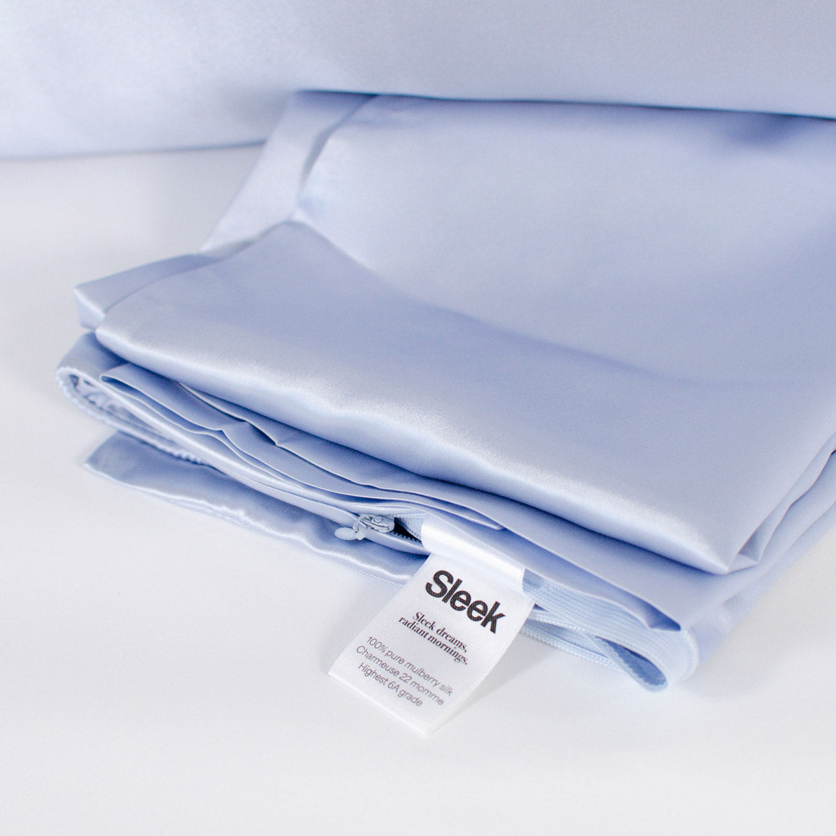 Sky blue 100% pure mulberry silk pillowcase, 22 Momme, soft and smooth, standard size 50x75cm, zipper closure.