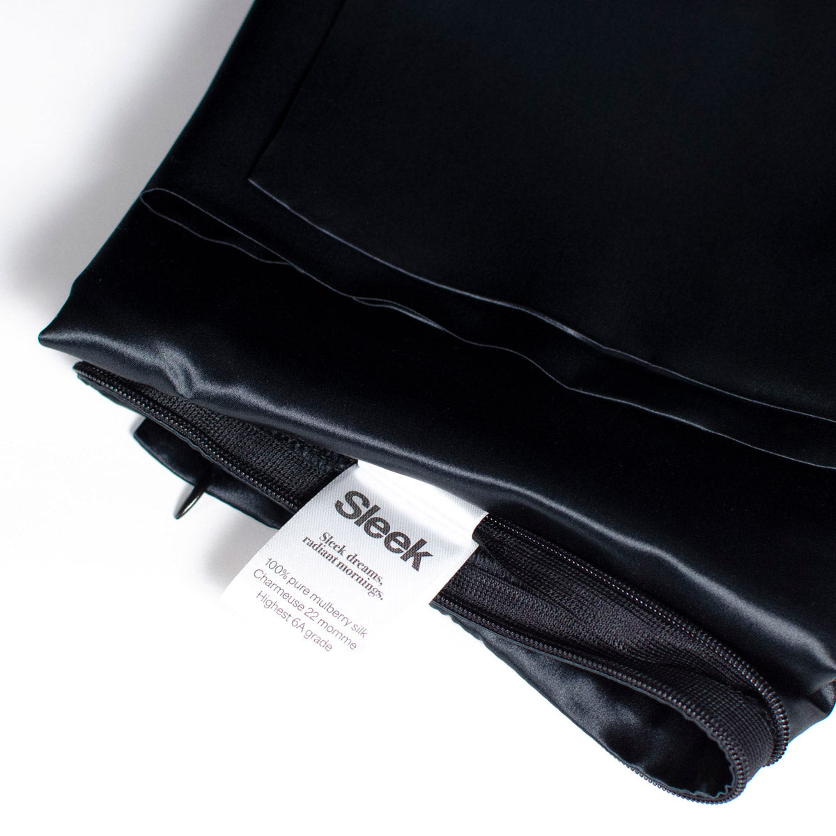 Black 100% pure mulberry silk pillowcase, highest quality 22 Momme, soft and smooth, standard size 50x75cm, zipper closure.