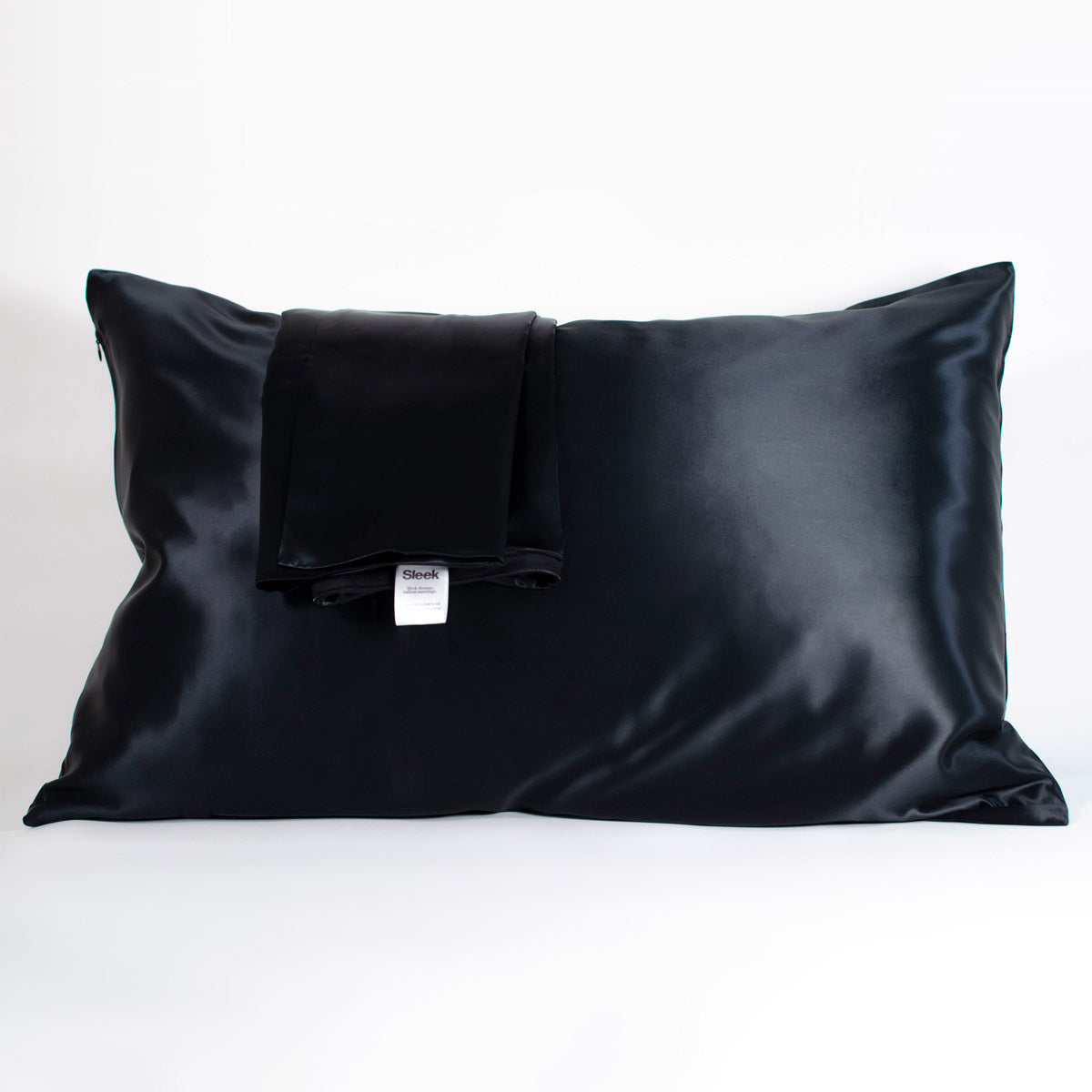 Black 100% pure mulberry silk pillowcase, highest quality 22 Momme, soft and smooth, standard size 50x75cm, zipper closure.