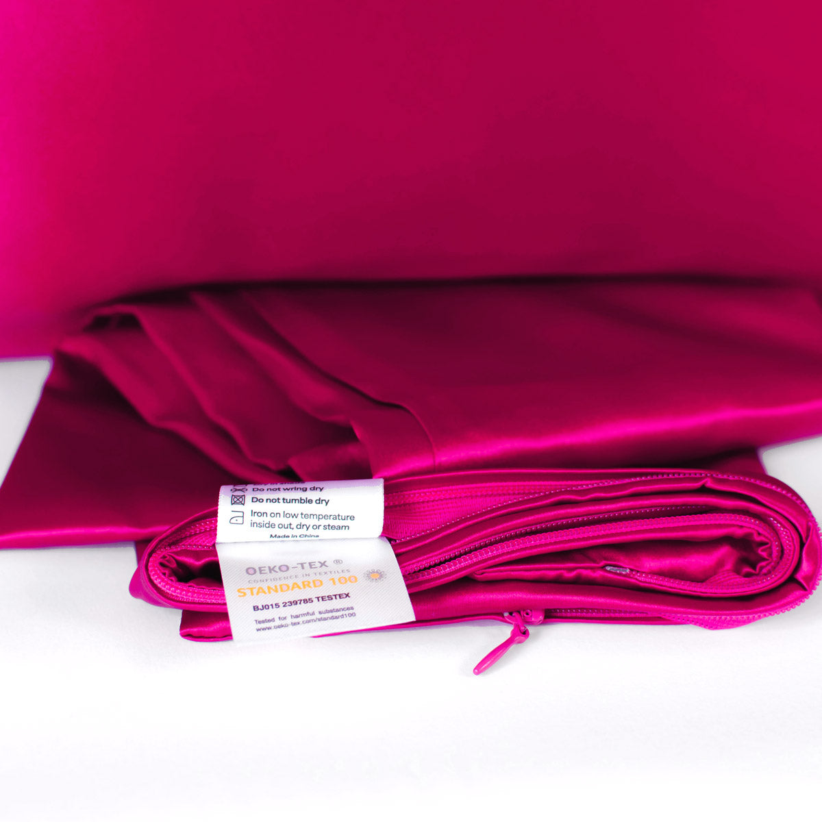 Bright pink 100% pure mulberry silk pillowcase, 22 Momme, soft and smooth, standard size 50x75cm, zipper closure, Oeko-Tex certified.