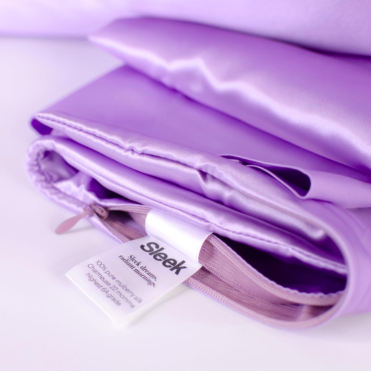 Lavender 100% pure mulberry silk pillowcase, highest quality 22 Momme, soft and smooth, standard size 50x75cm, zipper closure.