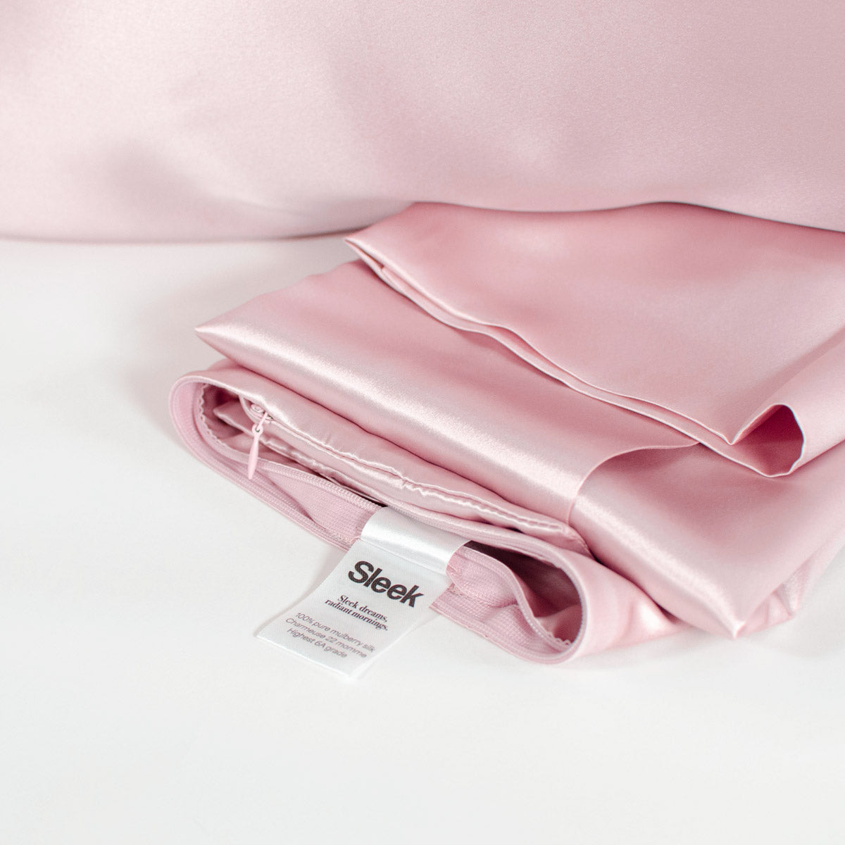 Light pink 100% pure mulberry silk pillowcase, 22 Momme, soft and smooth, standard size 50x75cm, zipper closure.