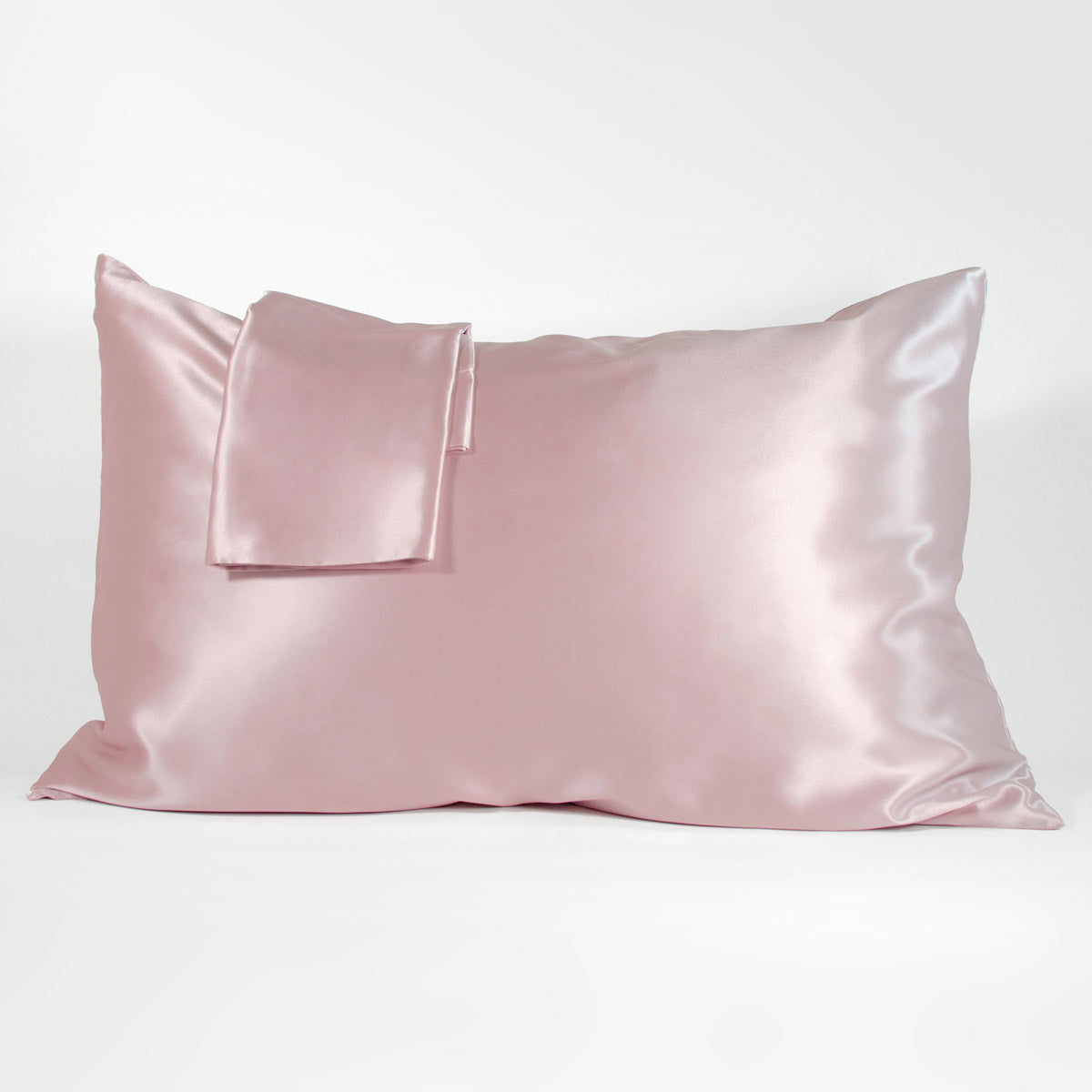 Light pink 100% pure mulberry silk pillowcase, 22 Momme, soft and smooth, standard size 50x75cm, zipper closure.