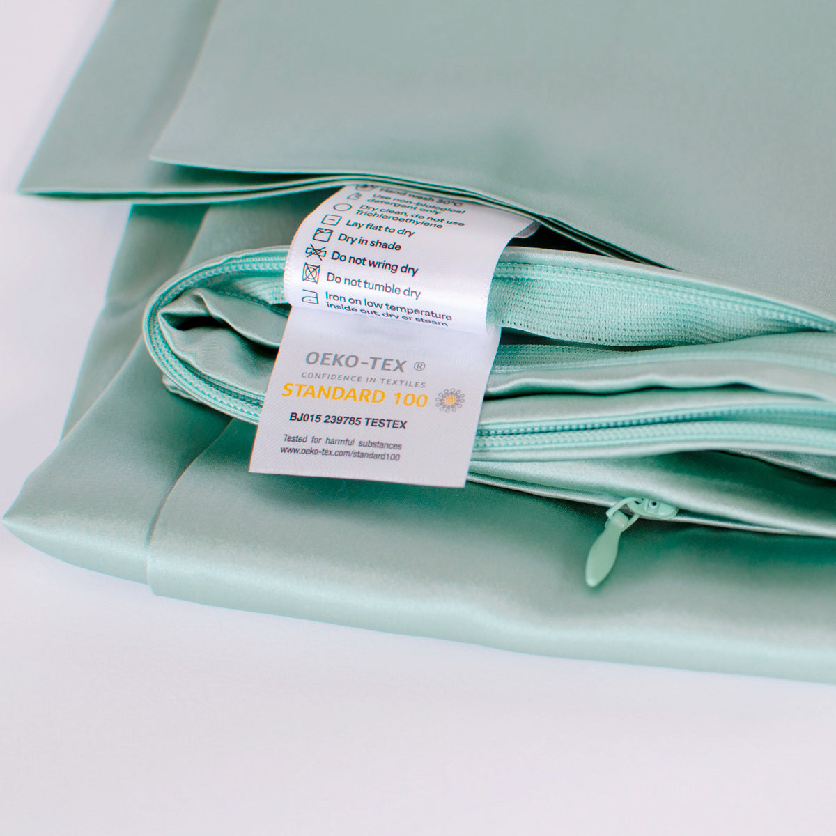 Mint green 100% pure mulberry silk pillowcase, highest quality 22 Momme, soft and smooth, standard size 50x75cm, zipper closure, Oeko-Tex certified.